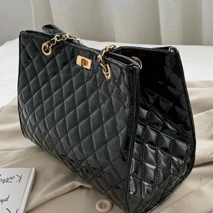 Twist Lock Quilted Chain Bag